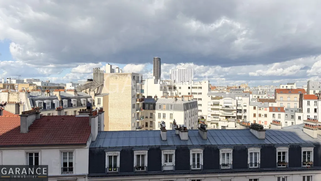 Rõdu - Top-Floor Apartment with Balcony in Paris