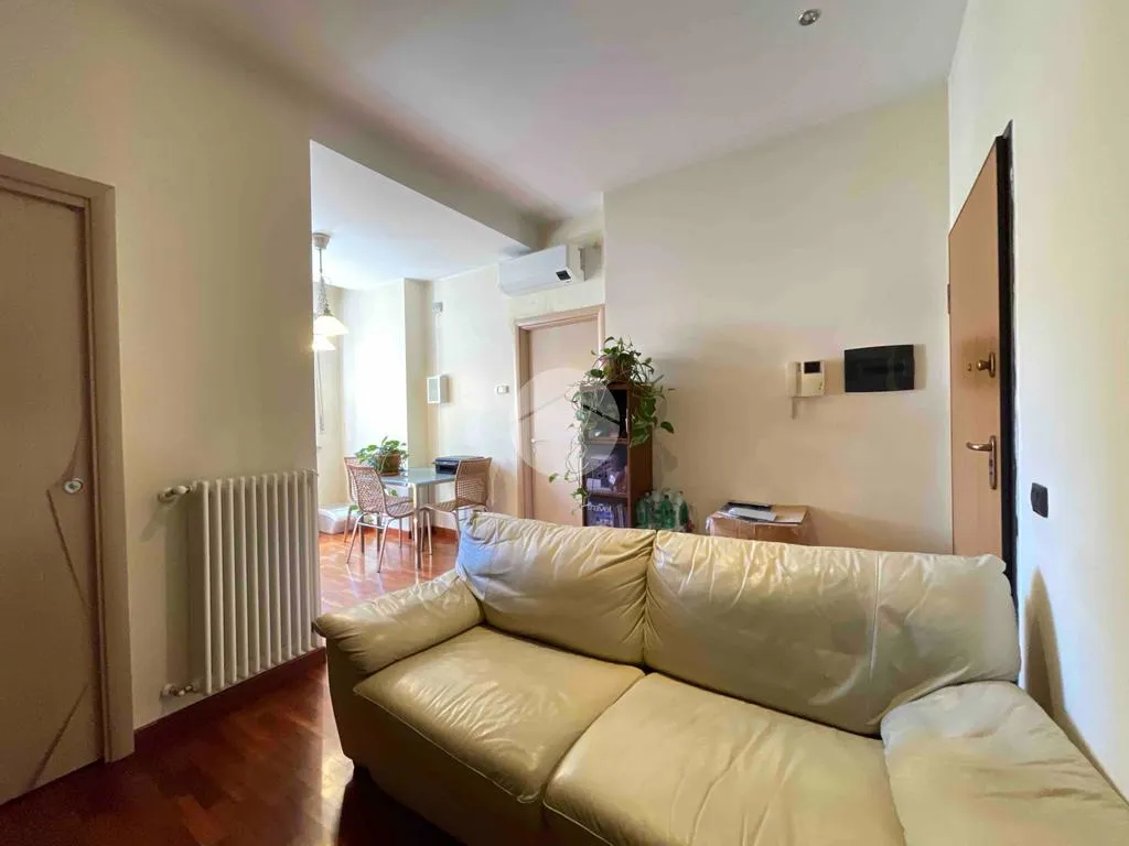 Elutuba - Rustic Flat with Balcony in Asti