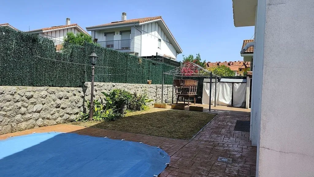 Piscine - Chalet with Pool and Terrace in Bareyo
