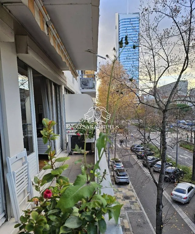 Rõdu - Luxury Apartment with Balcony in Lyon's 6th Arrondissement
