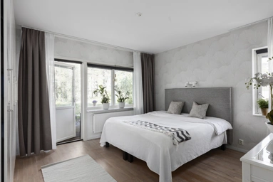 Bedrooms - Open-Plan Apartment with Double Terraces in Kronan