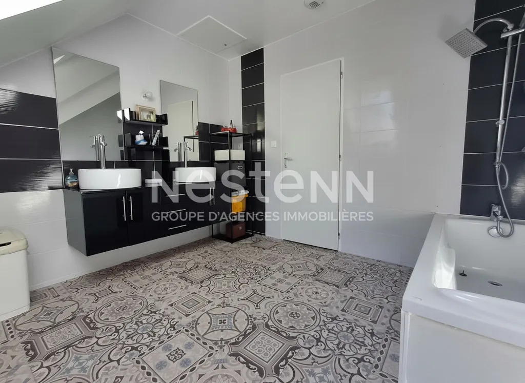 Bagni - Contemporary House with Suite in Elven Centre