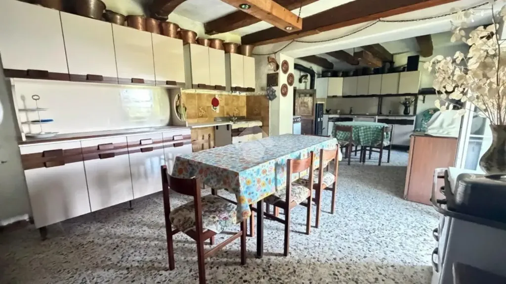 Cuisine - Historic Semidetached House with Balconies in Urida