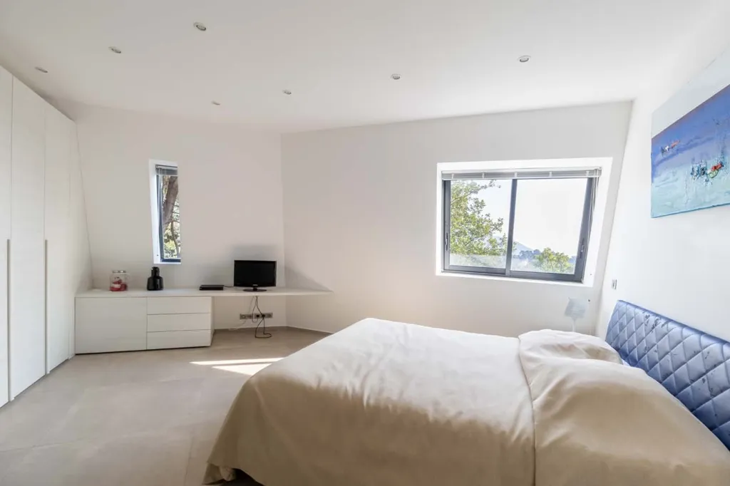 Bedrooms - Luxury Villa with Sea View in Roquebrune-Cap-Martin