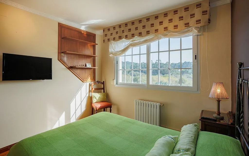Bedrooms - Detached House with Pool in Lugar Rabado