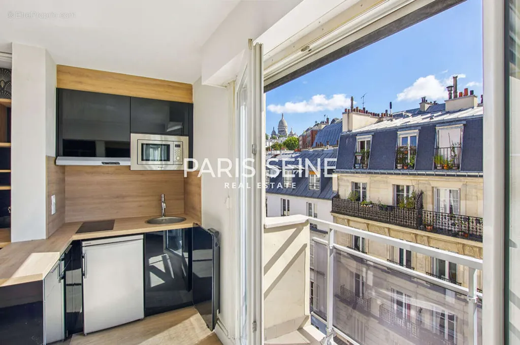 1-toaline korter asukohas Paris-18e