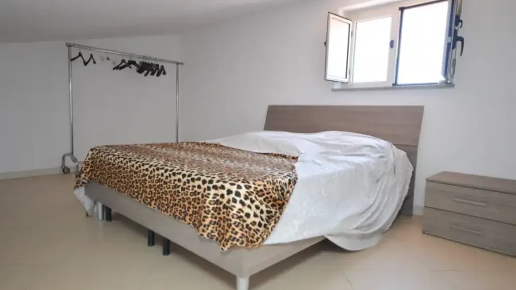 Magamistoad - Four-Room Apartment with Balcony in Crosia