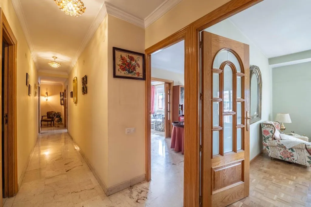 Esik - Luxury Flat with Balcony in Gran Capitán, Granada