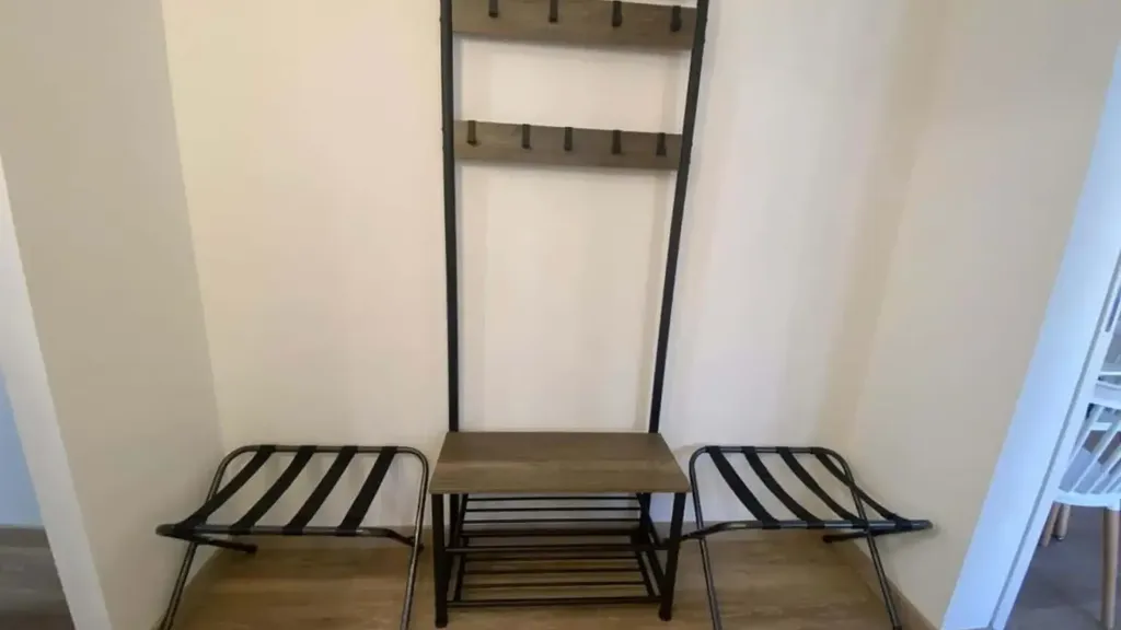 Esik - One-Bedroom Apartment with Balcony in Basiglio