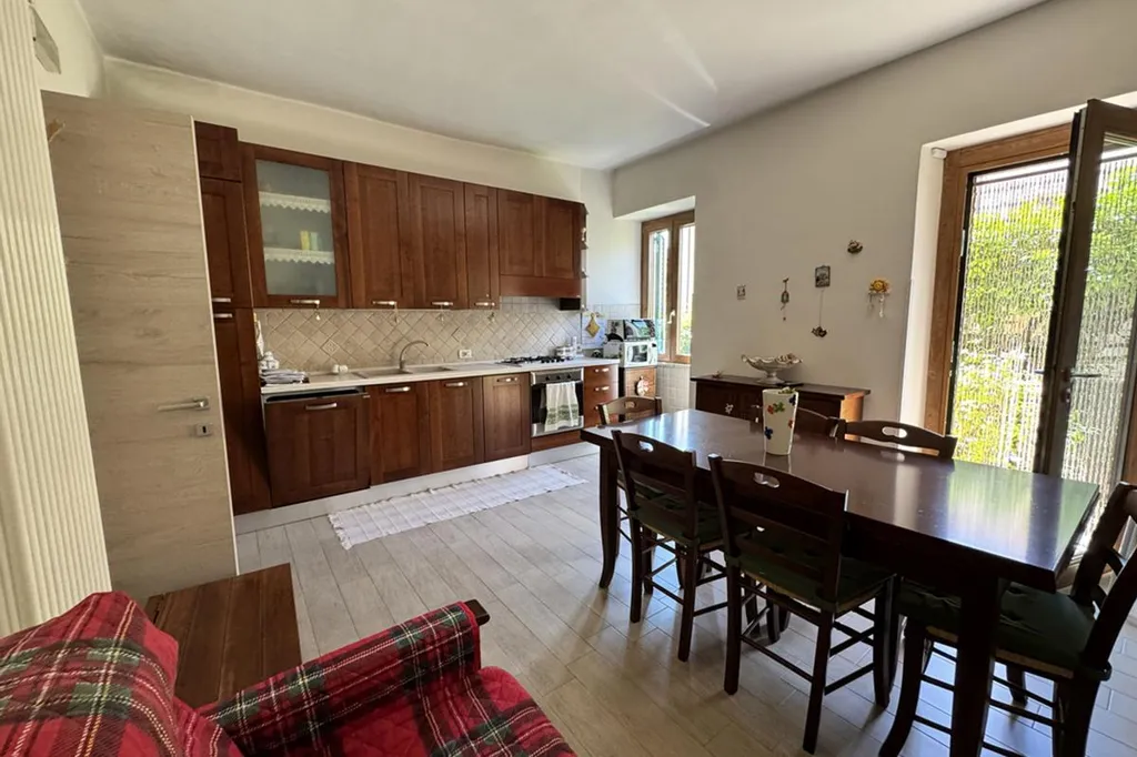 Salle à manger - Rear-Access Semi-Detached House with Mountain View in Itri