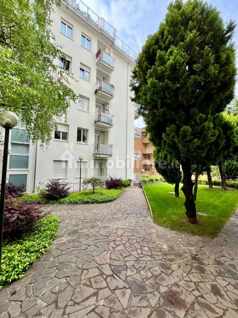 Jardin - Spacious Apartment with Balconies in Como