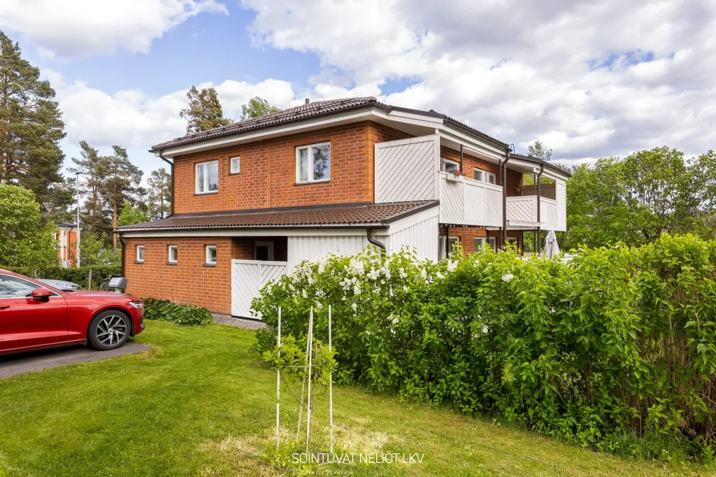 Exterior - Family Home with Sauna in Konala