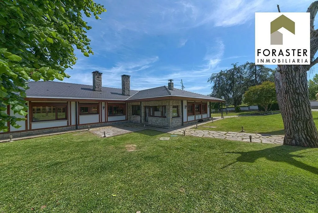 Extérieur - Chalet with Pool and Terrace in Loiu