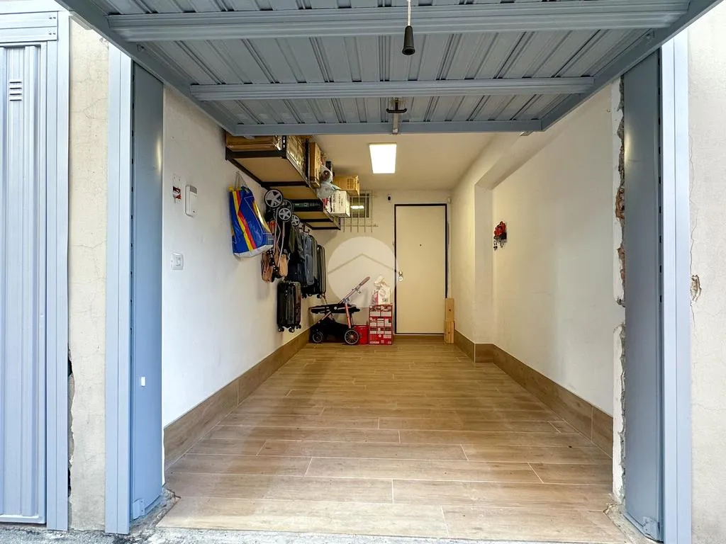 Garage - Trilocale with Private Garden in Parma