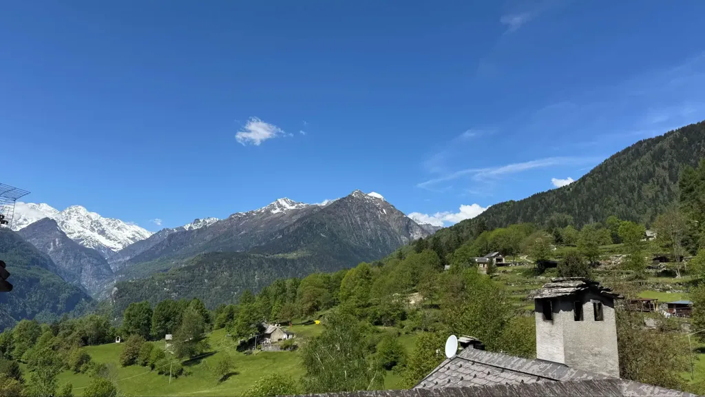Garden - Rustic House with Mountain View in Varzo