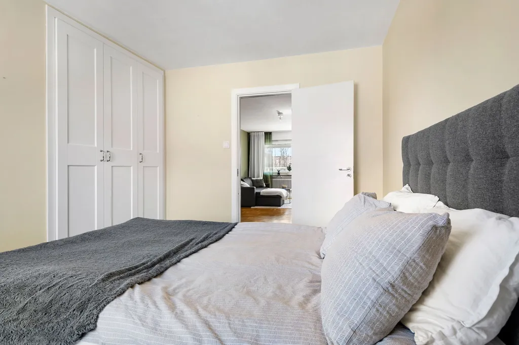 Chambres - Two-Bedroom Apartment with South-Facing Balcony in Teg