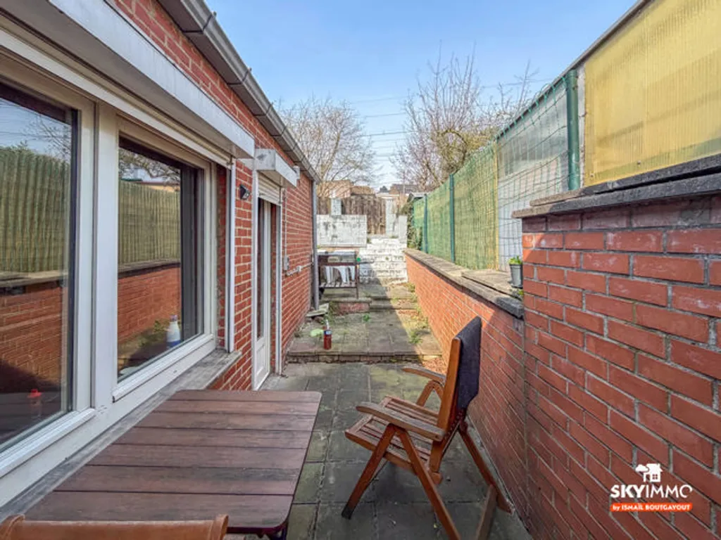 Aed - House with Courtyard and Garage in Seraing