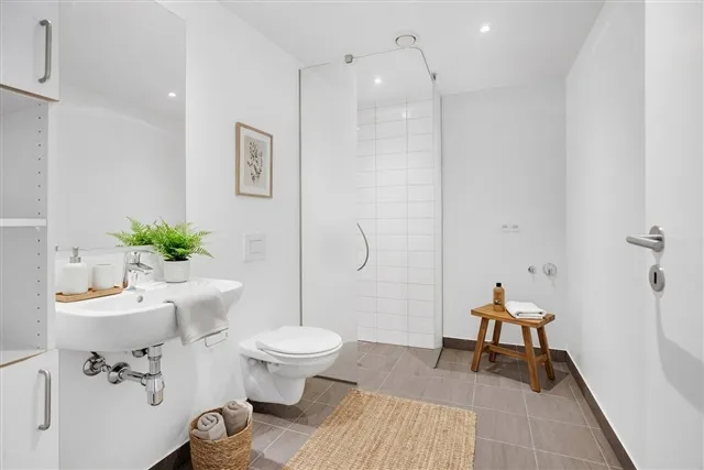 Vannitoad - Bright 3-Room Apartment with Elevator in Aalborg