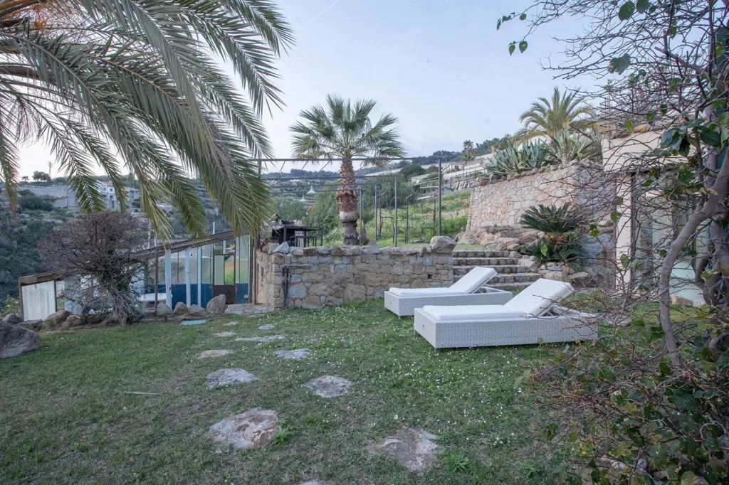 Aed - Luxury Villa with Infinity Pool in Bordighera