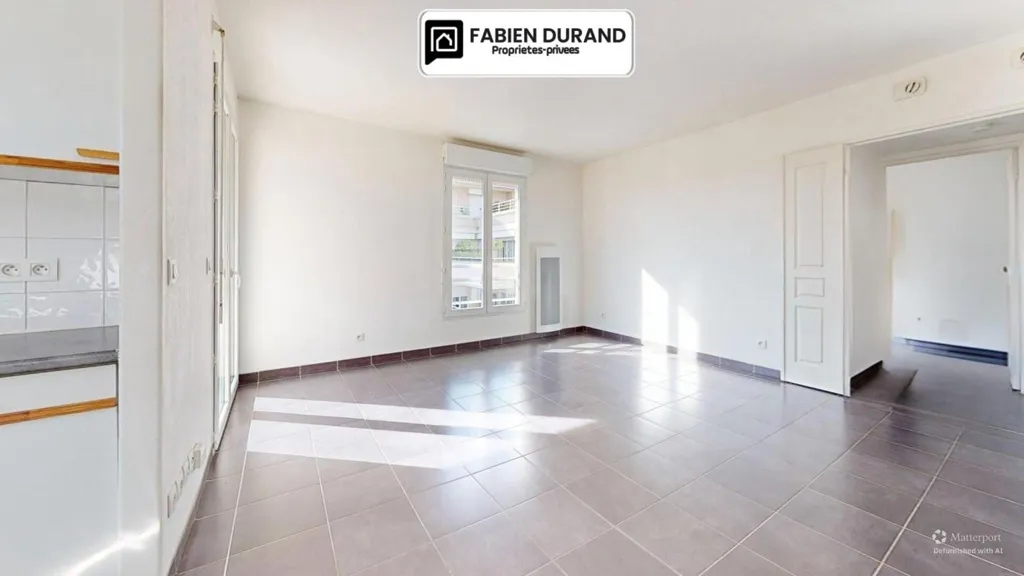 Toad - 2-Bedroom Flat with Terrace in Mandelieu Centre