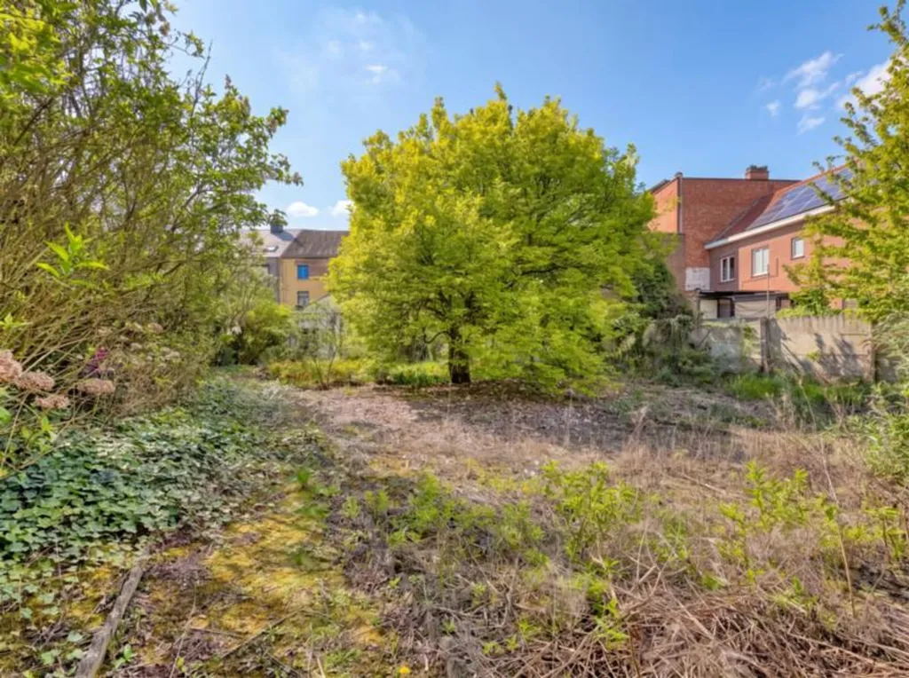 Aed - House with Garage Complex in Tienen