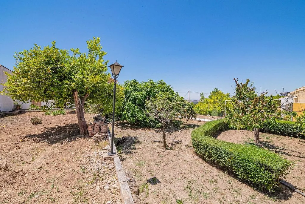 Aed - Chalet with Pool and Garden in Cajar