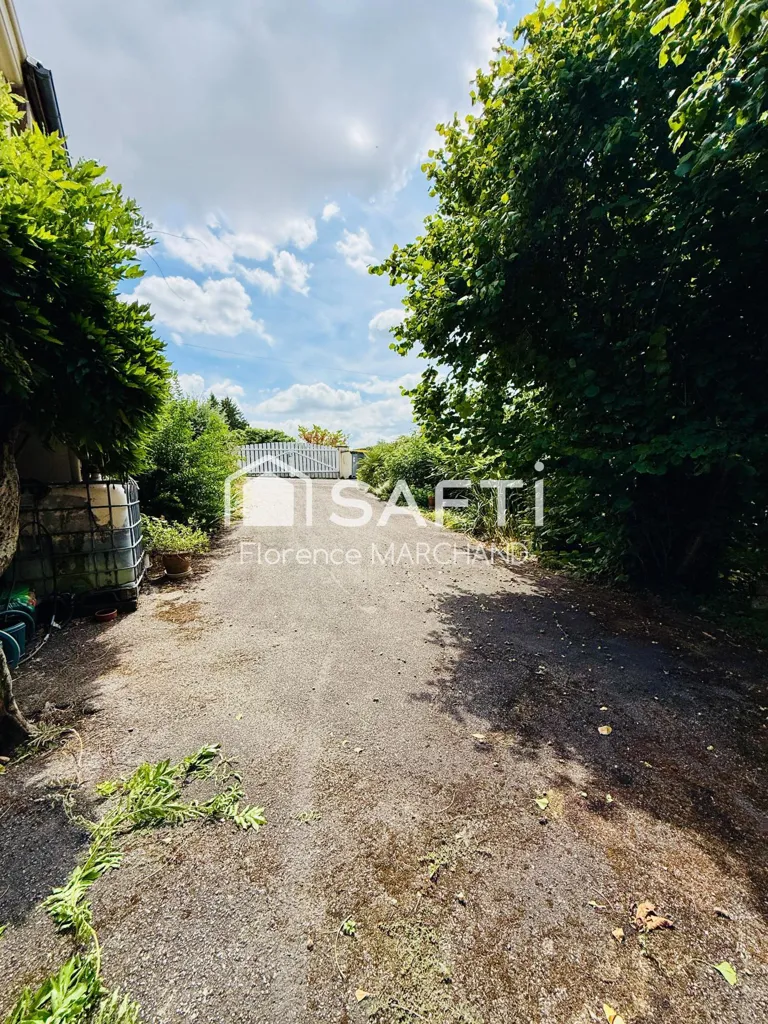 Exterior - Charming House with Veranda in Nanteuil