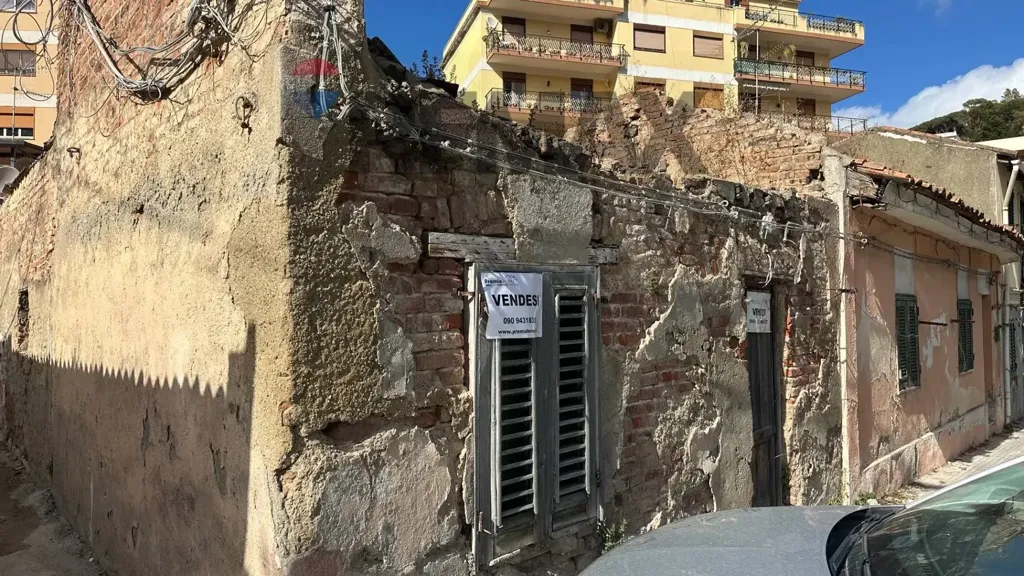 Välivaade - Rustic Plot for Independent House in Messina