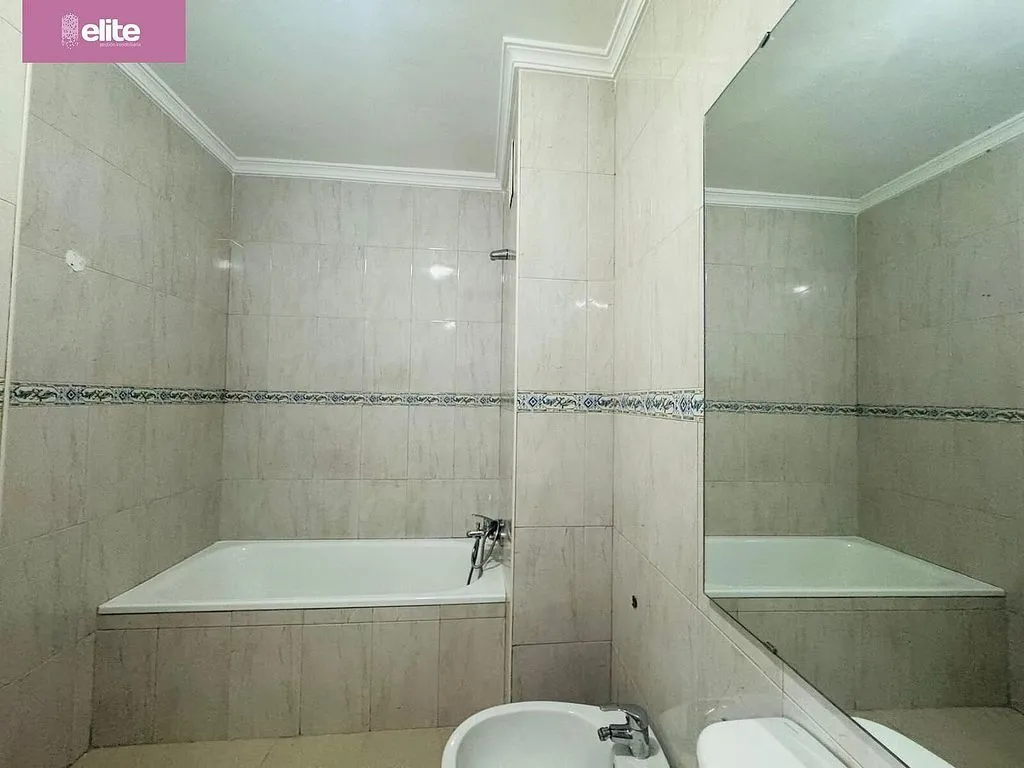 Bagni - Four-Bedroom Flat with Lift in West District