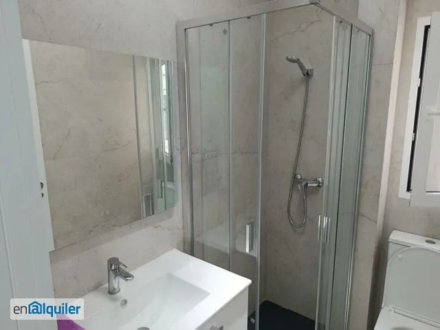 Bathrooms - Fully Furnished Flat with Ascensor in Latina