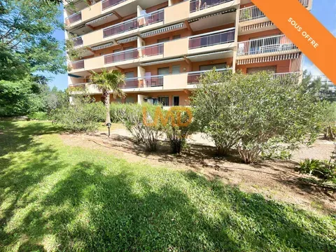 Aed - 2-Bedroom Apartment with Terrace in Fréjus