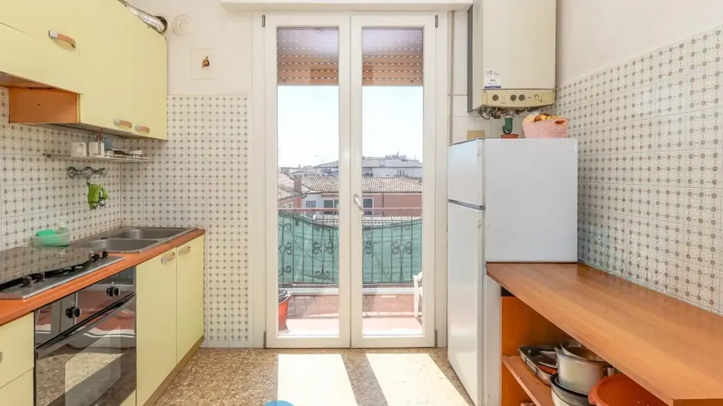Köök - Spacious Apartment with Three Balconies in Campagna Lupia