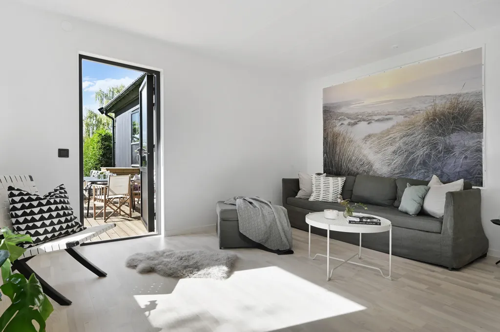 Séjour - Fully Renovated Villa with Sunny Garden in Järfälla