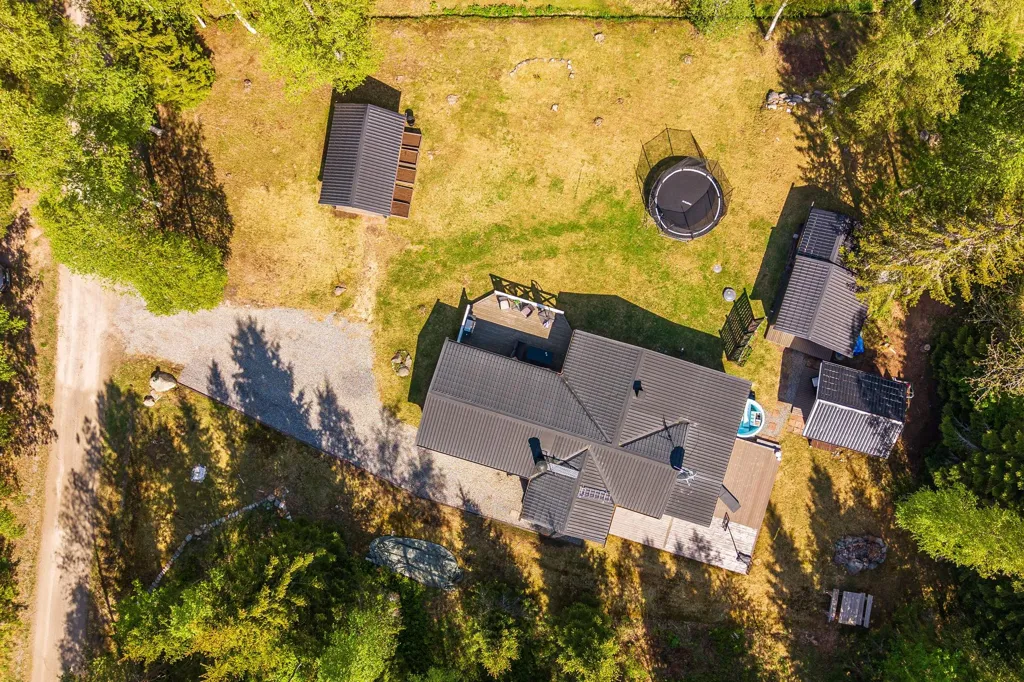 Õhuvaade - Charming Seafront Home with Open Plan in Tranquil Setting