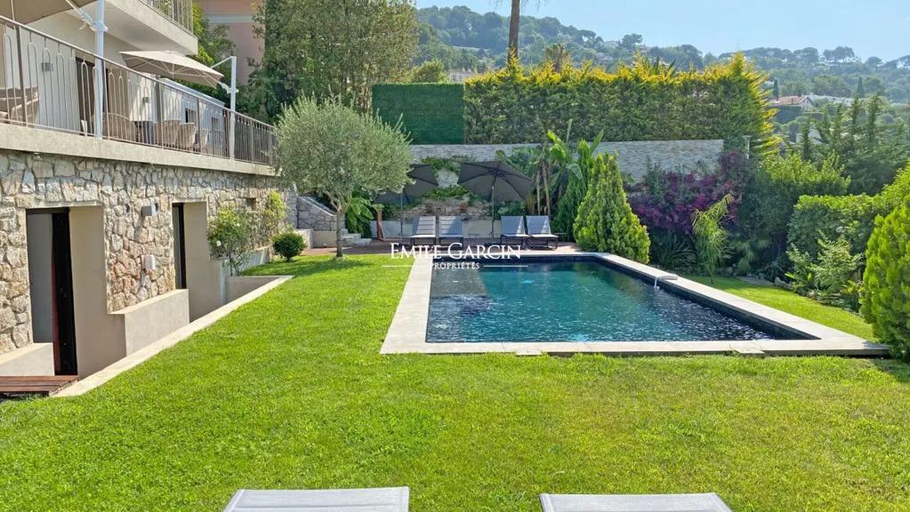 Piscine - Maison Contemporaine avec Vue Mer à Cannes