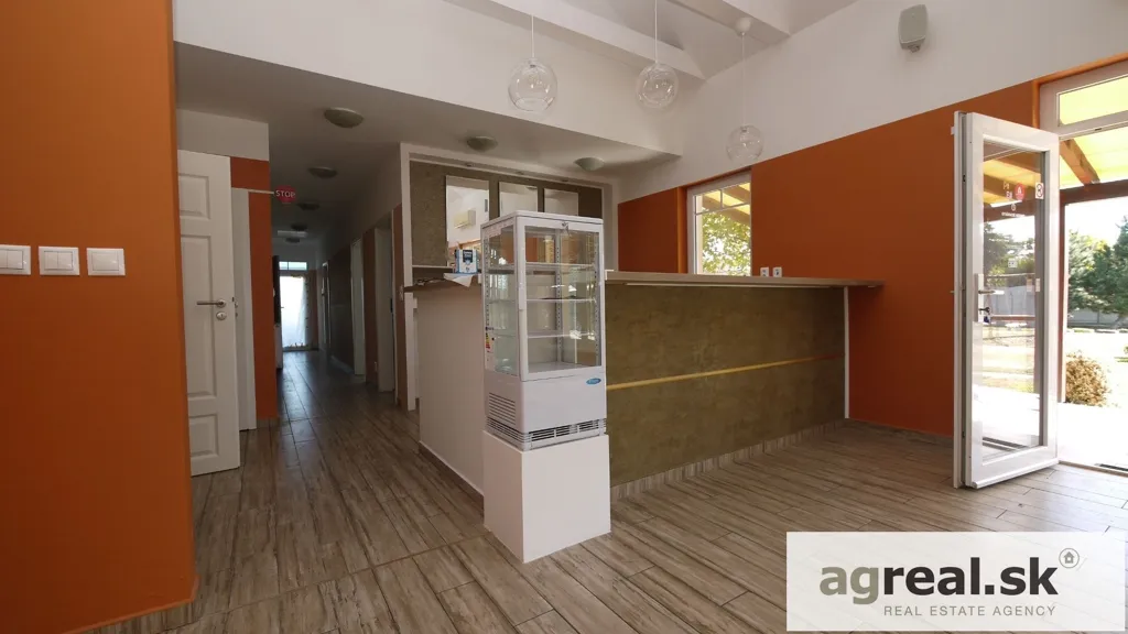 Cucina - Parking with Office Space in Marianka