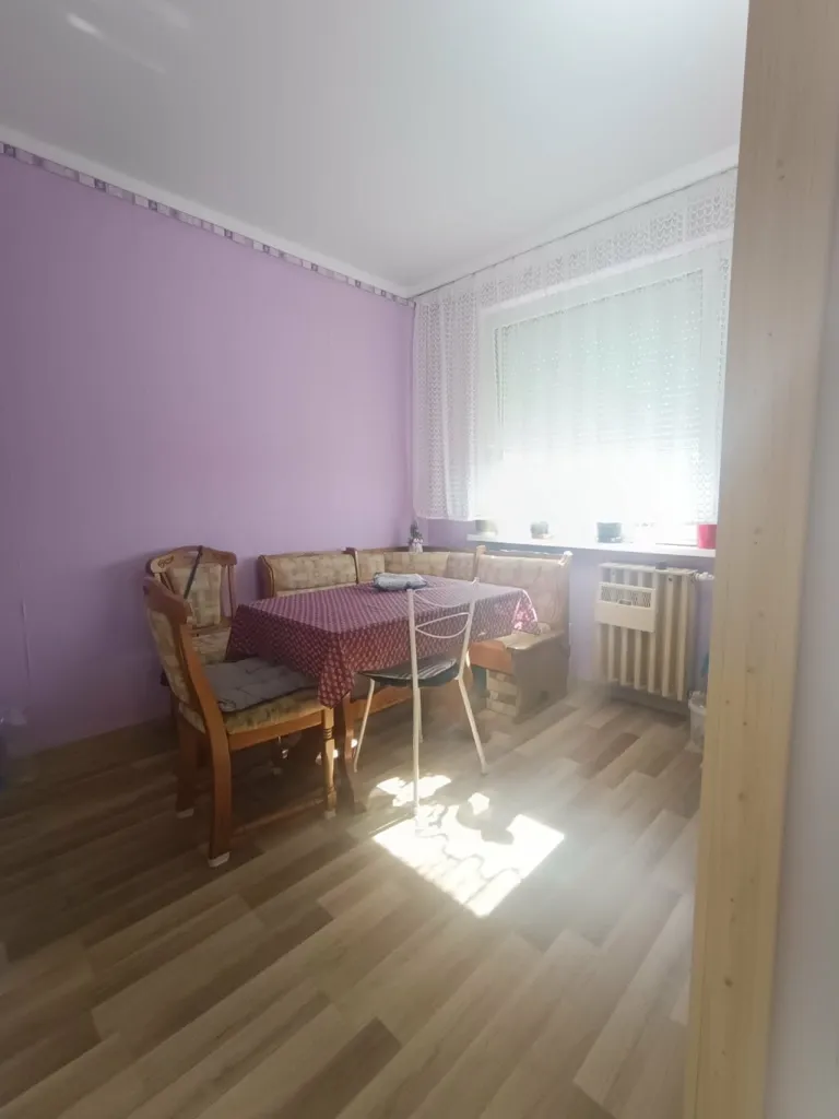 Söögituba - Three-Bedroom Panel Flat in Oroszlány