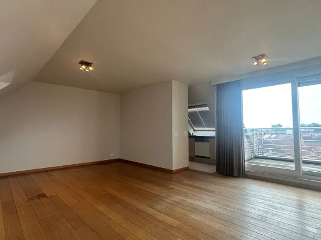 Toad - Penthouse with South-Facing Terrace in Roeselare