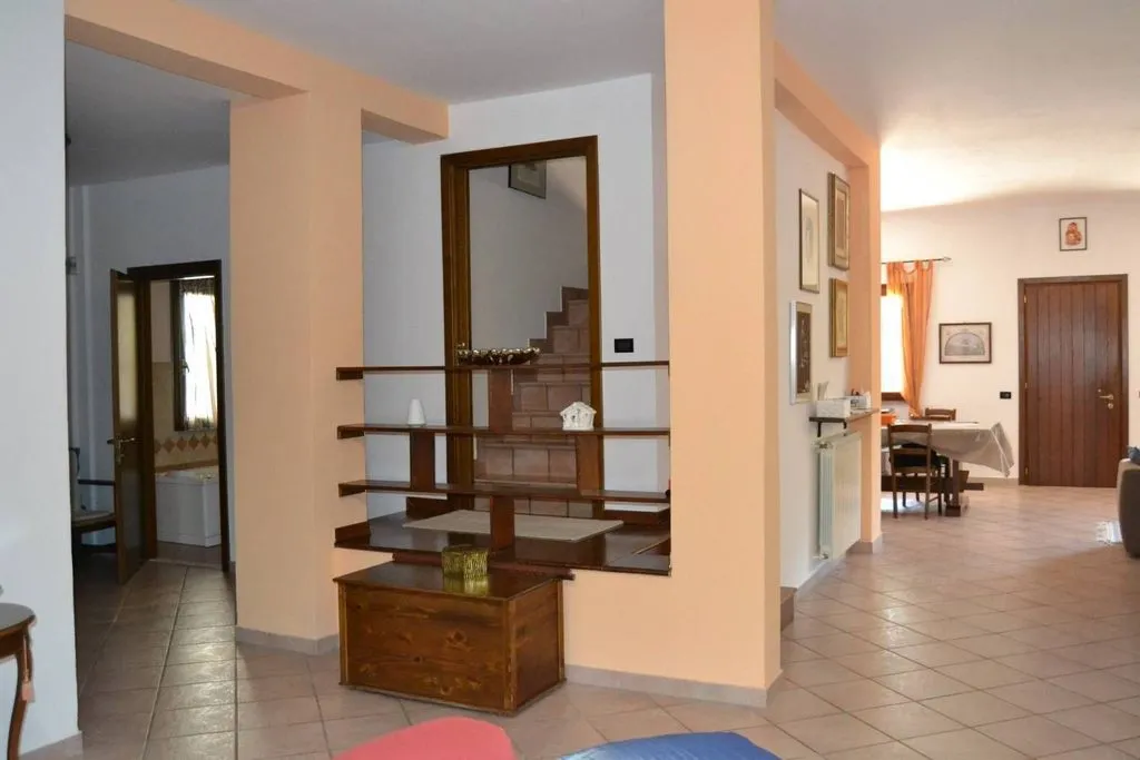 Entrée - Luxury Villa with Extensive Outdoor Space in Terni