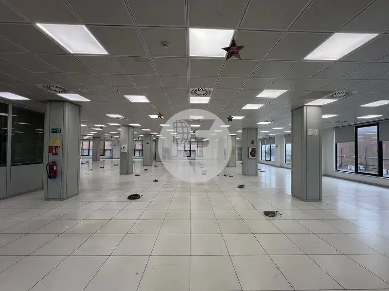 Stanze - Office Building with High Ceilings in Madrid