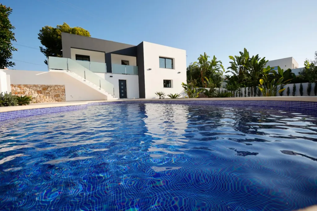 Bassein - Contemporary Chalet with Solar Installation in Calpe
