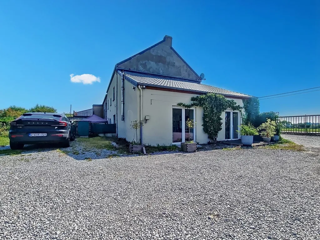 Extérieur - Maison de Caractère avec Piste pour Chevaux à Lesve
