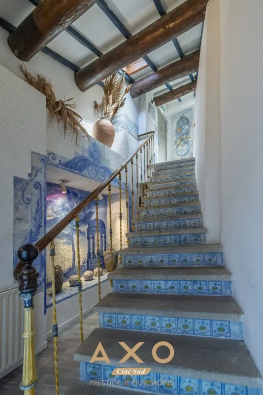 Pièces - Ensemble Immobilier d'Hébergement avec Piscine à Collias