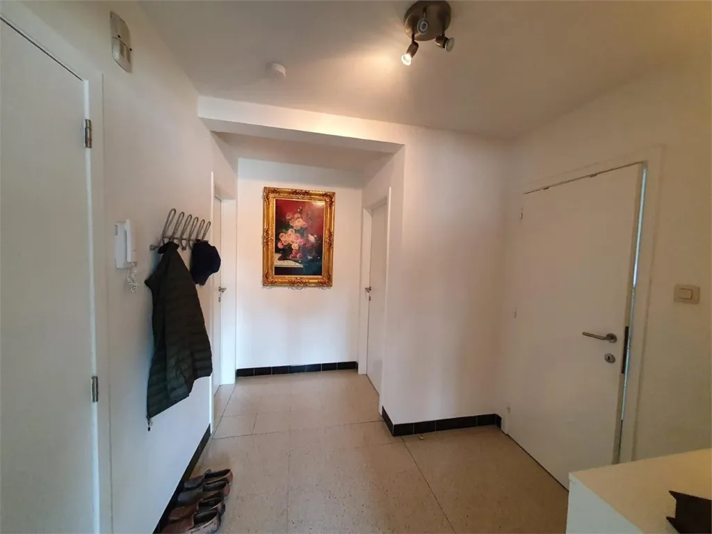 Esik - Two-Bedroom Flat with Cellar in Central Location