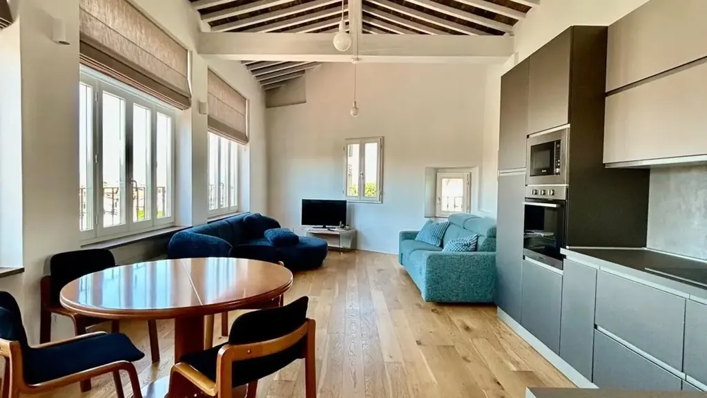 Elutuba - Triplex with Terrazzo in Campi Bisenzio