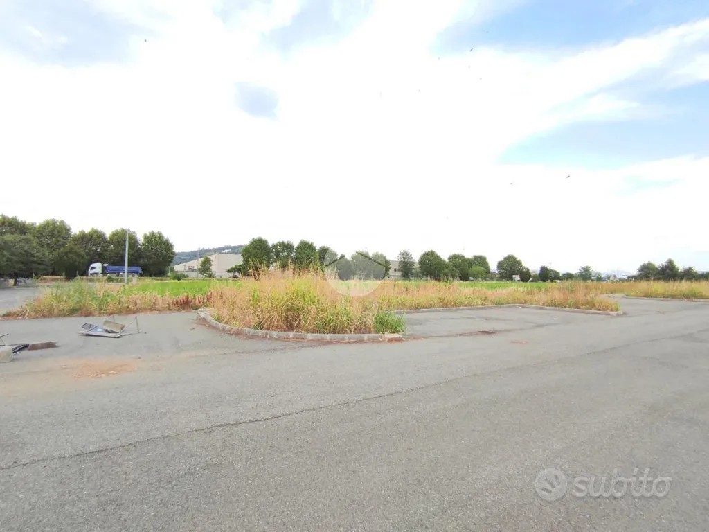 Jardin - Industrial Plot with Highway Access in Coccaglio