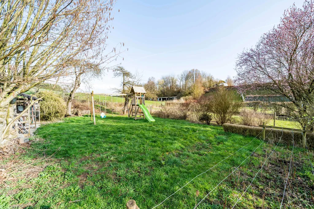 Jardin - Maison Charmante avec Jardin à Morialmé