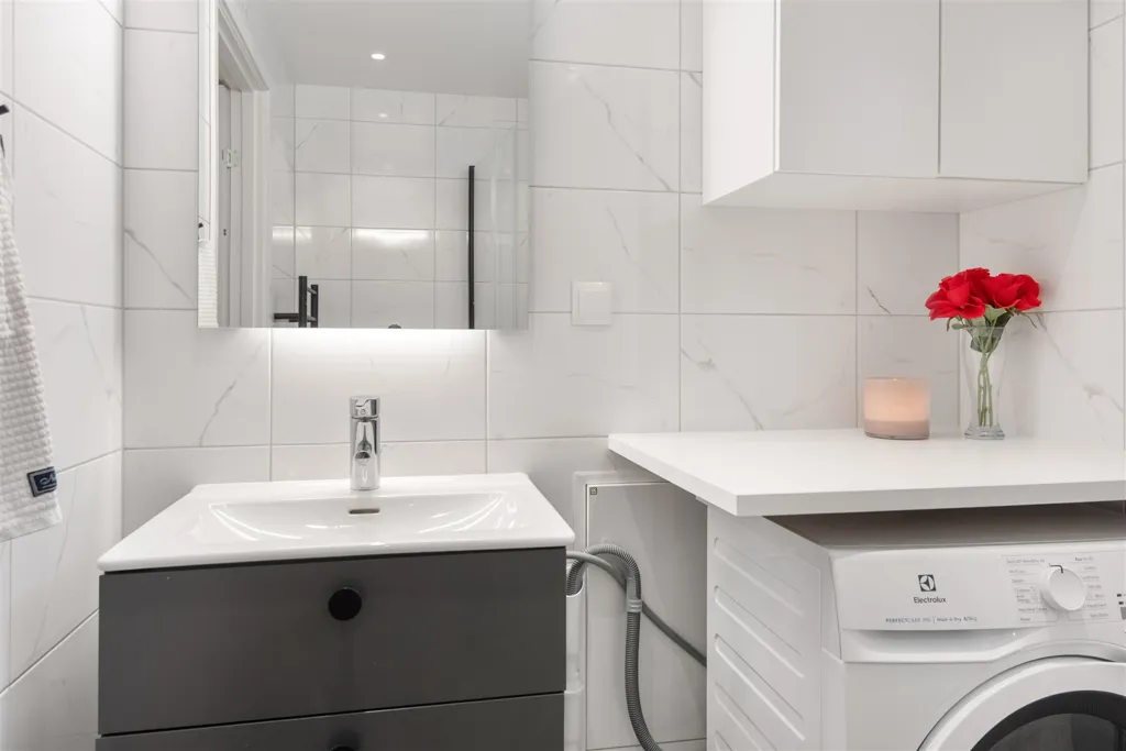 Badezimmer - Newly Built Apartment with Balcony in Vegastaden