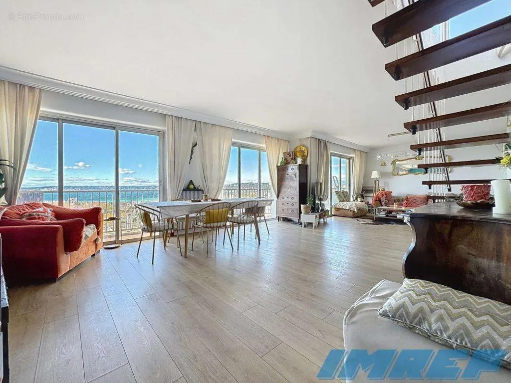 Appartement 6 pièces à Marseille-8e
