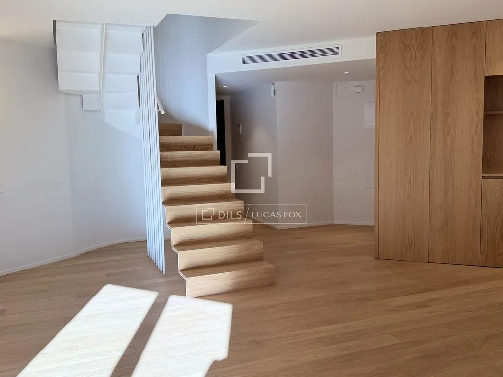 Pièces - Luxury Duplex with Top-Floor Privacy in Alicante